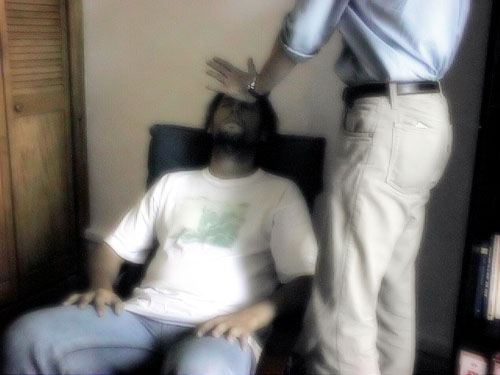 Induzione ipnotica di una trance profonda tramite tecniche ericksoniane e PNL...