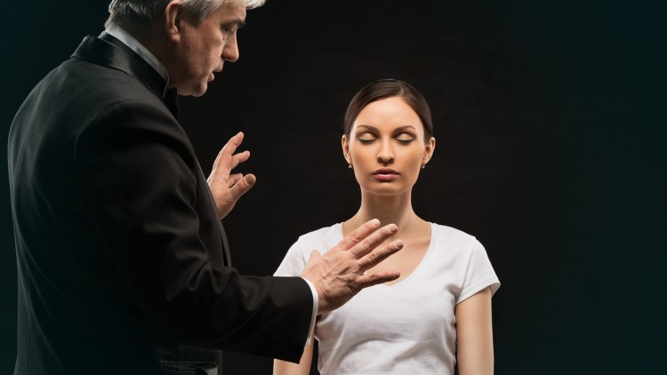 Nuovi esempi d’induzione ipnotica non verbale